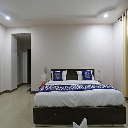Oyo 4635 Sheetal Hotel Халдвани Экстерьер фото