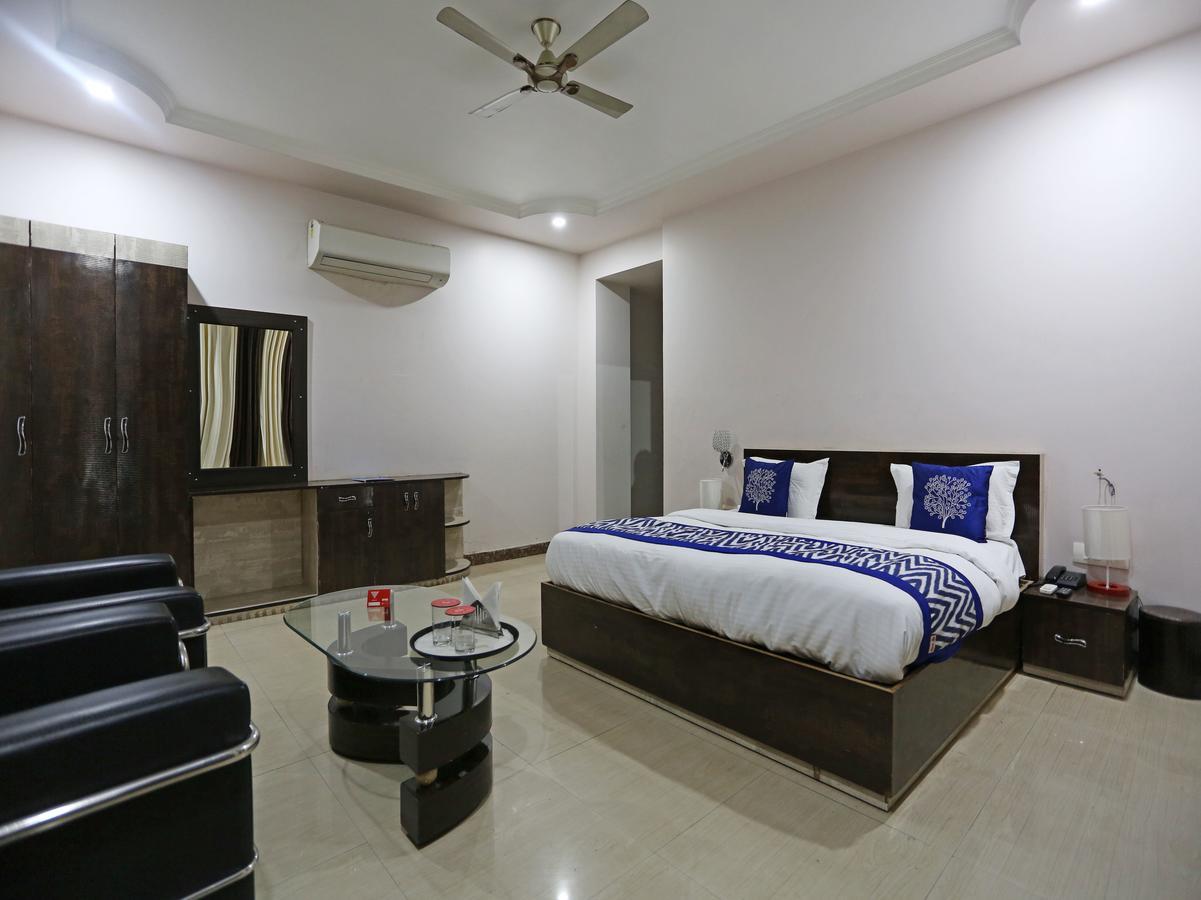 Oyo 4635 Sheetal Hotel Халдвани Экстерьер фото