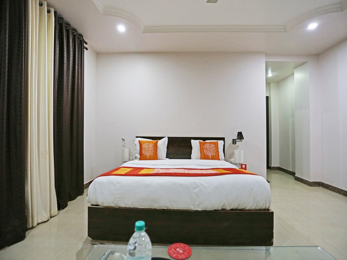Oyo 4635 Sheetal Hotel Халдвани Экстерьер фото