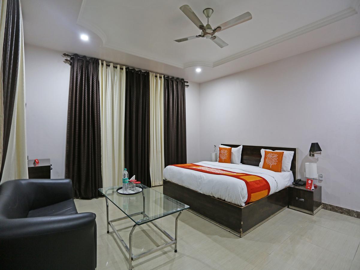 Oyo 4635 Sheetal Hotel Халдвани Экстерьер фото